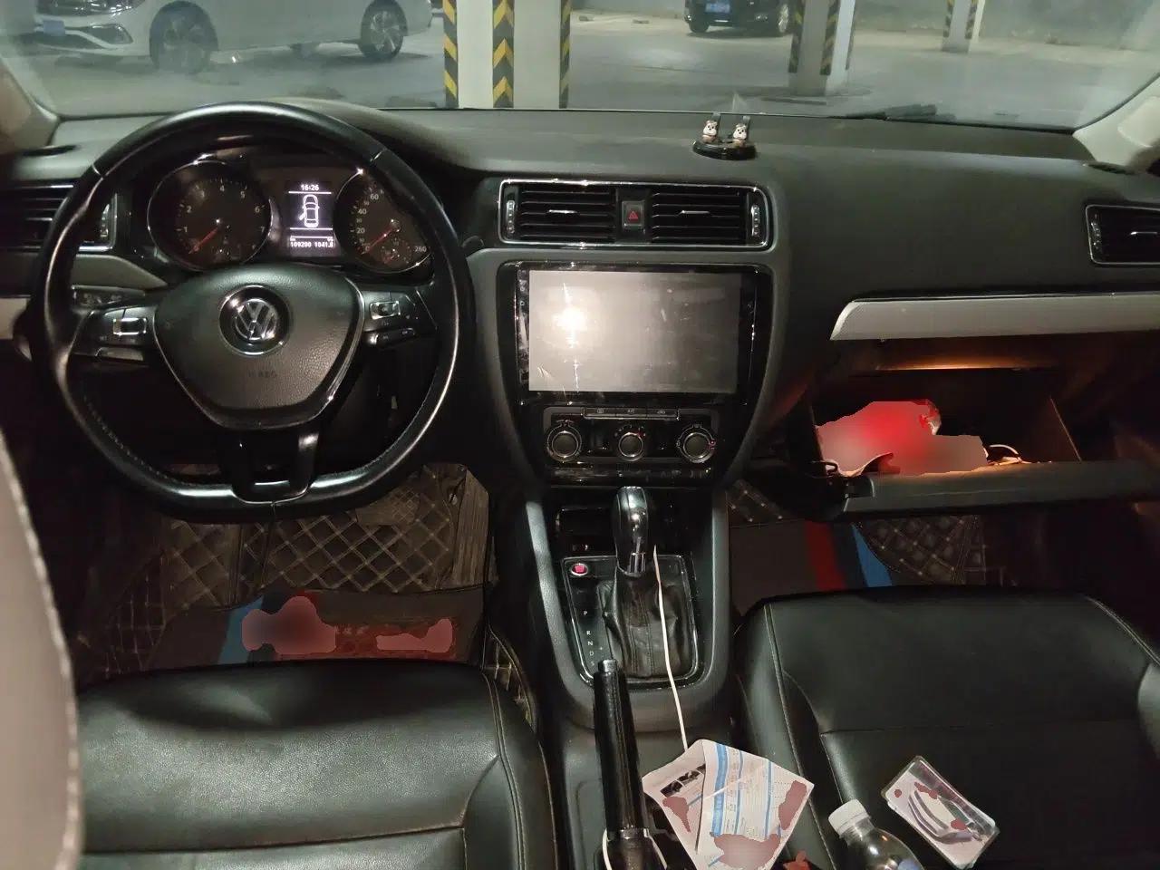 Volkswagen Sagitar 2017 180TSI Automatic Leading Model — миниатюра 9
