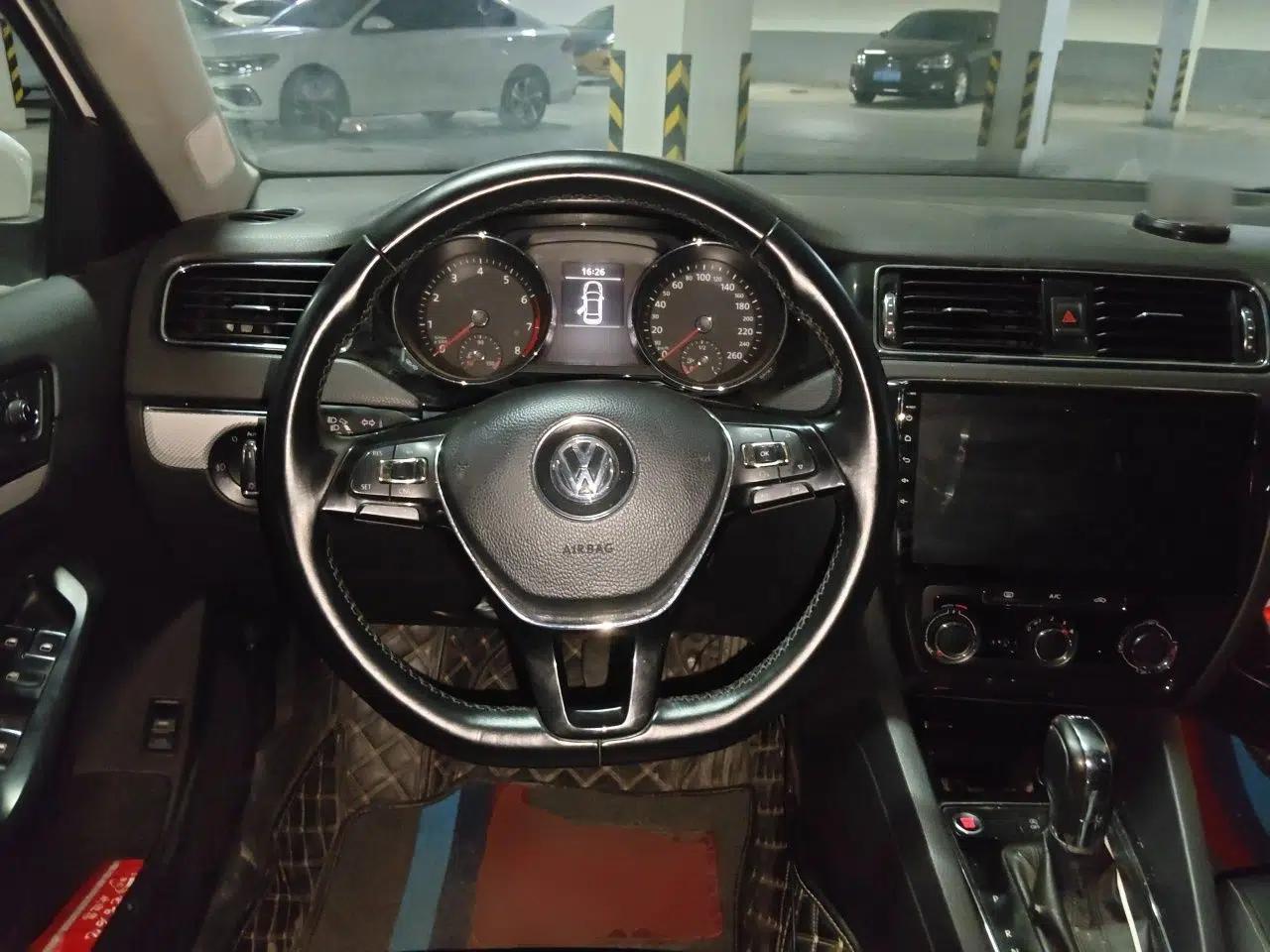 Volkswagen Sagitar 2017 180TSI Automatic Leading Model — миниатюра 10