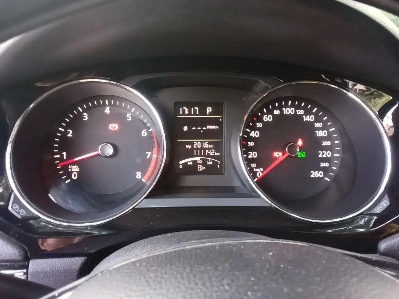 Volkswagen Sagitar 2018 1.6L Automatic Comfort Model — миниатюра 11