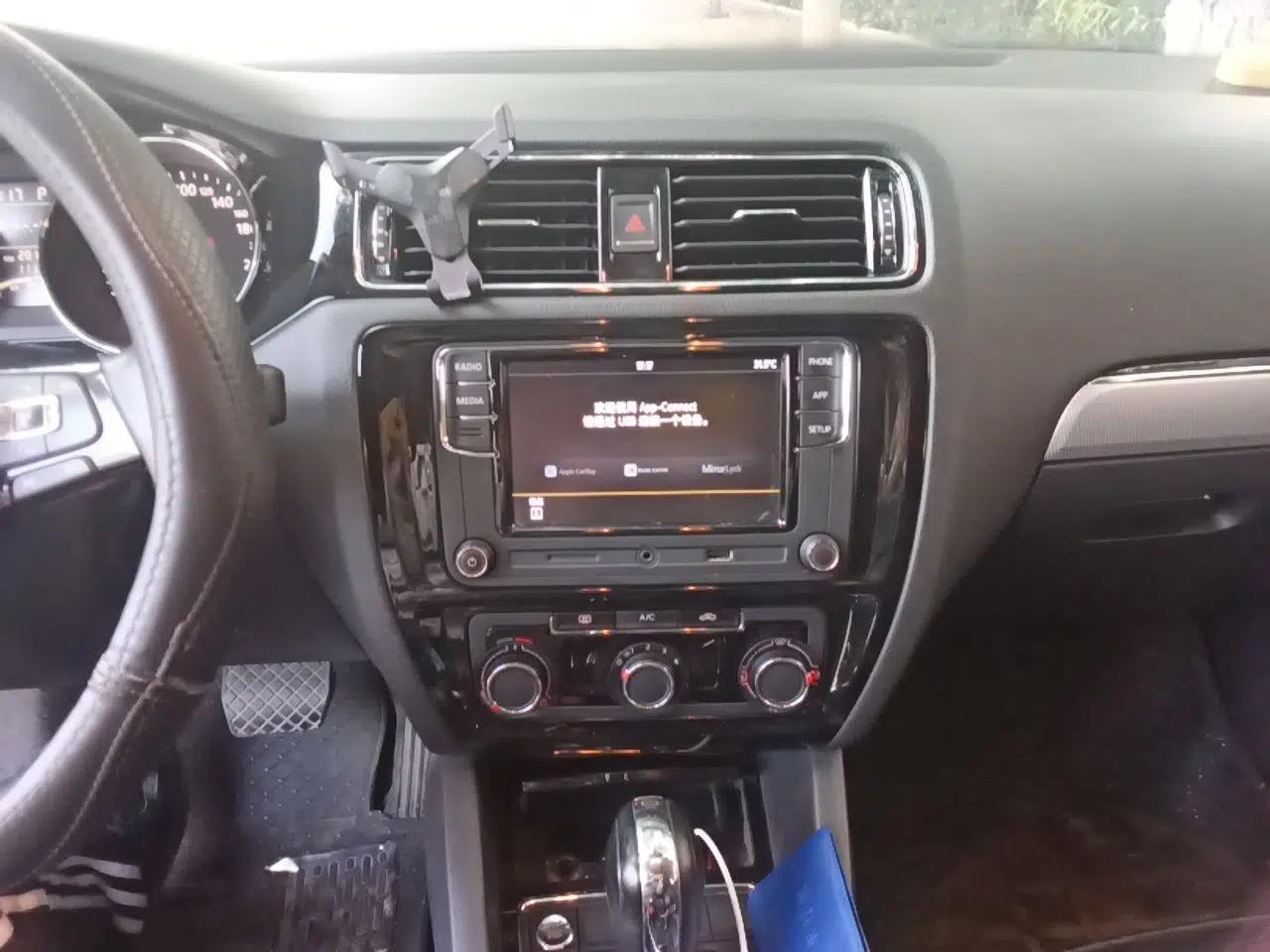 Volkswagen Sagitar 2018 1.6L Automatic Comfort Model — миниатюра 13