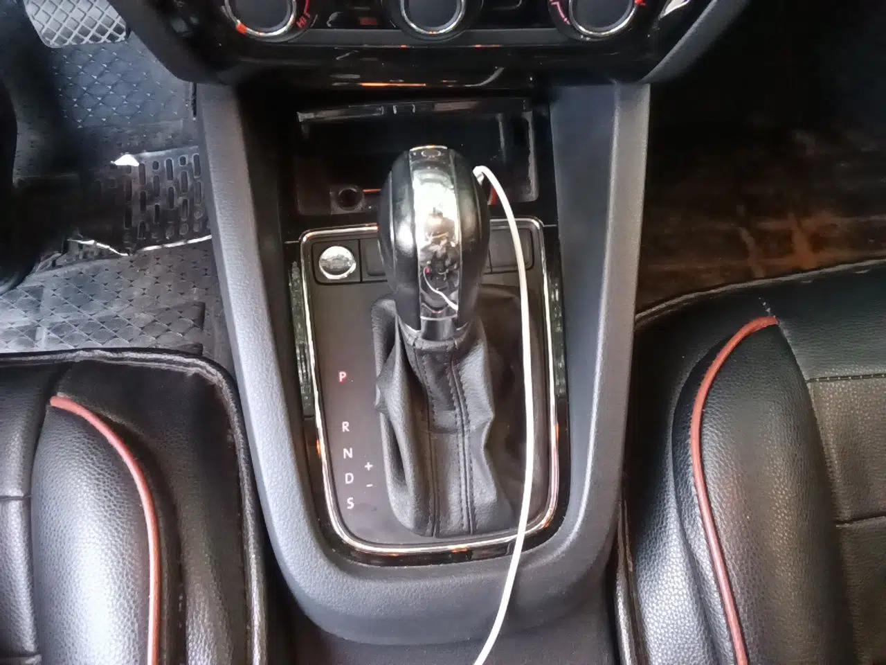 Volkswagen Sagitar 2018 1.6L Automatic Comfort Model — миниатюра 14