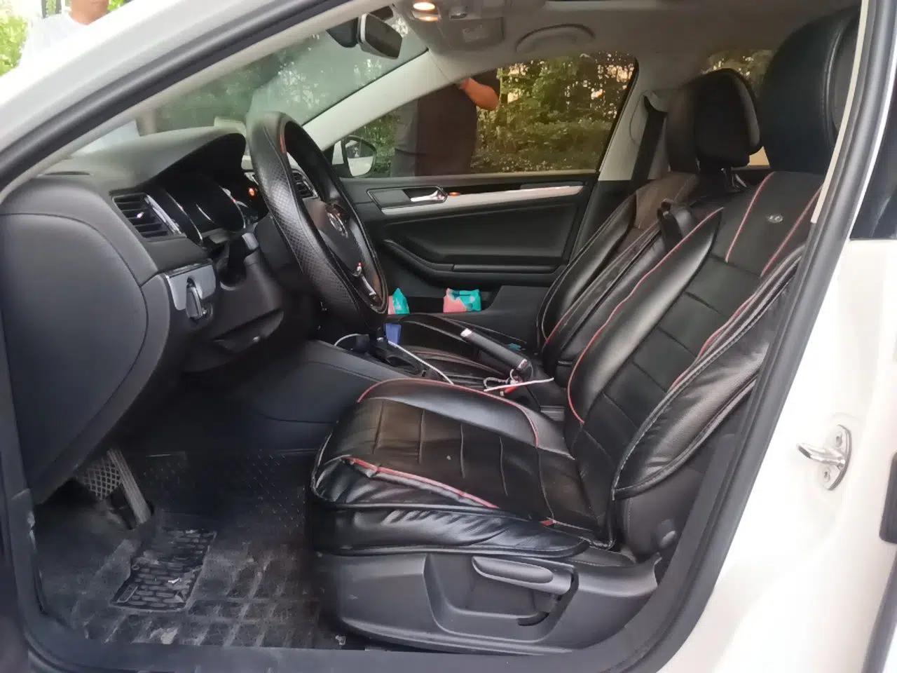 Volkswagen Sagitar 2018 1.6L Automatic Comfort Model — миниатюра 15