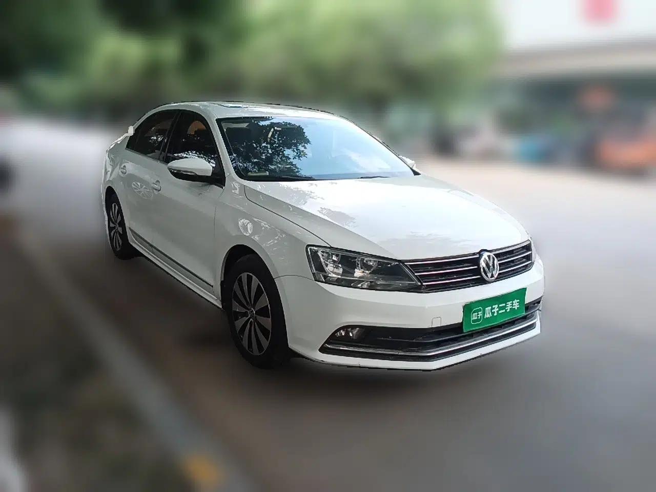 Volkswagen Sagitar 2018 1.6L Automatic Comfort Model — миниатюра 3