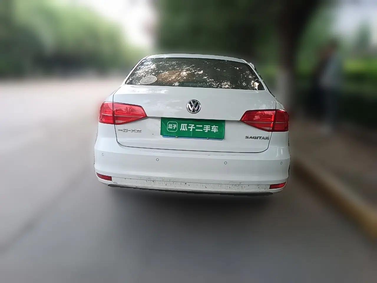 Volkswagen Sagitar 2018 1.6L Automatic Comfort Model — миниатюра 5