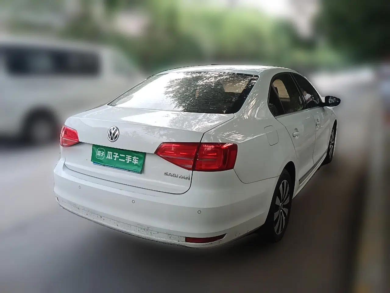 Volkswagen Sagitar 2018 1.6L Automatic Comfort Model — миниатюра 6