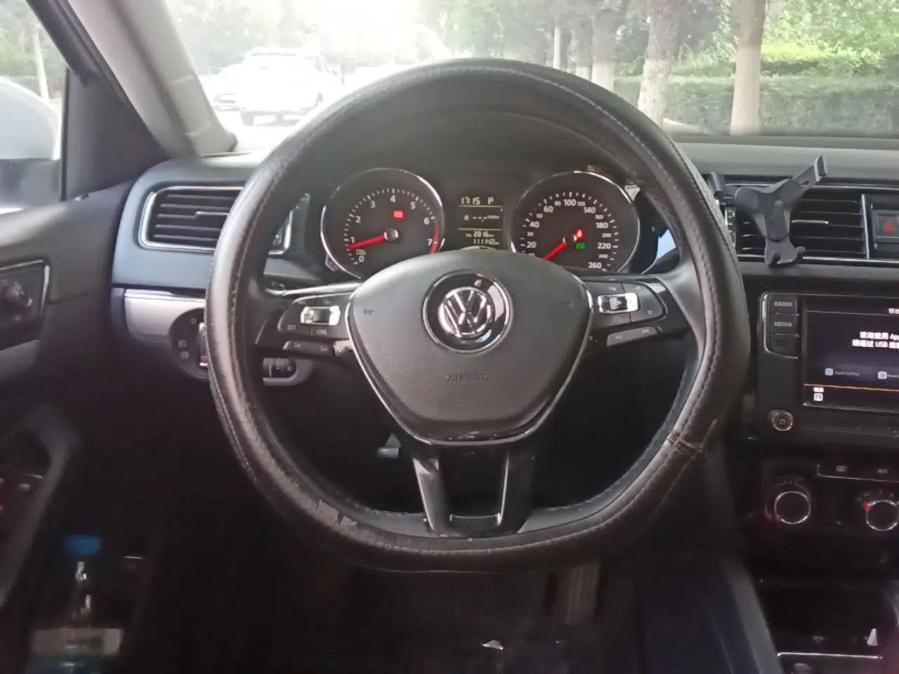 Volkswagen Sagitar 2018 1.6L Automatic Comfort Model — миниатюра 10