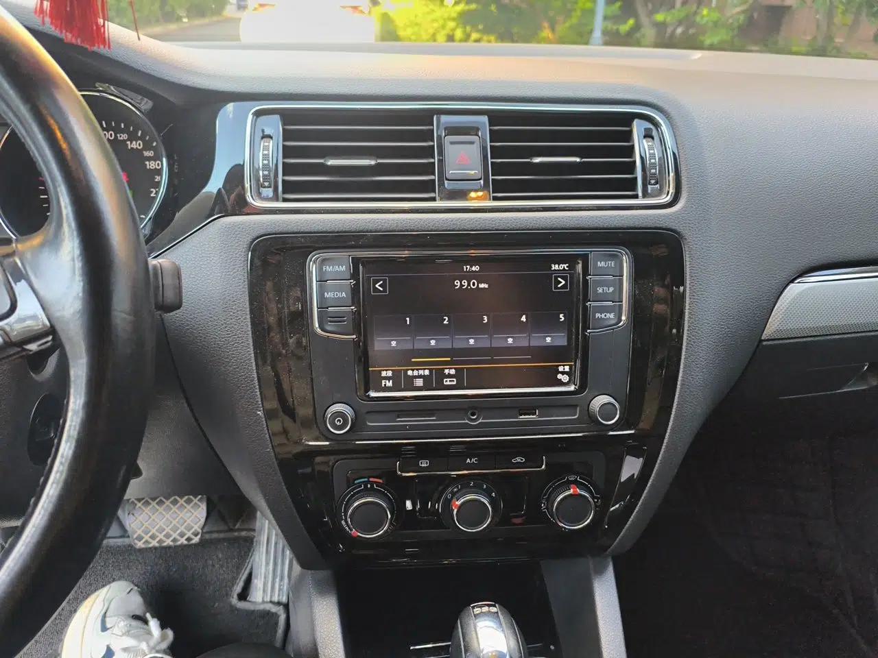 Volkswagen Sagitar 2017 230TSI Automatic Comfort Version — миниатюра 13