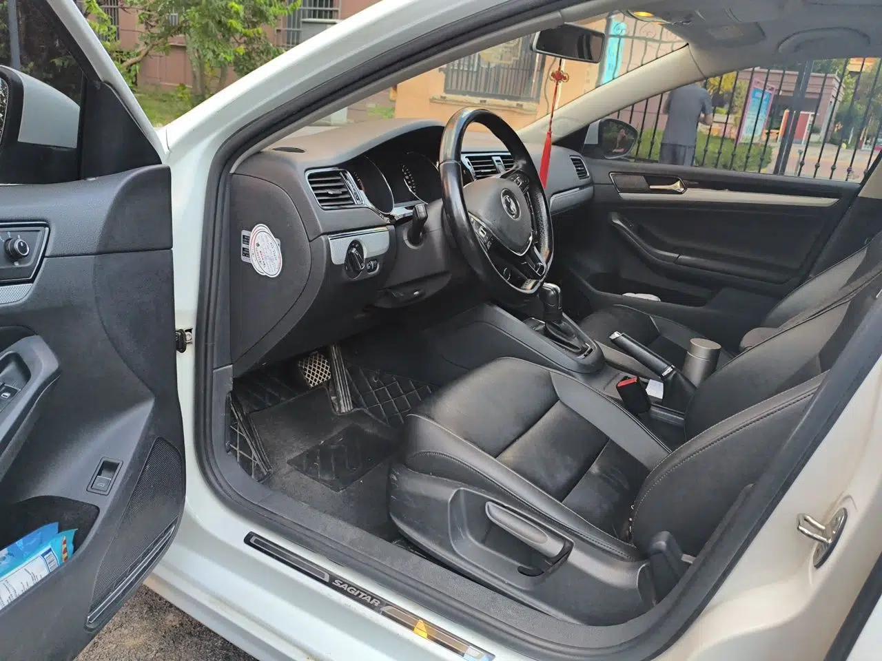 Volkswagen Sagitar 2017 230TSI Automatic Comfort Version — миниатюра 16