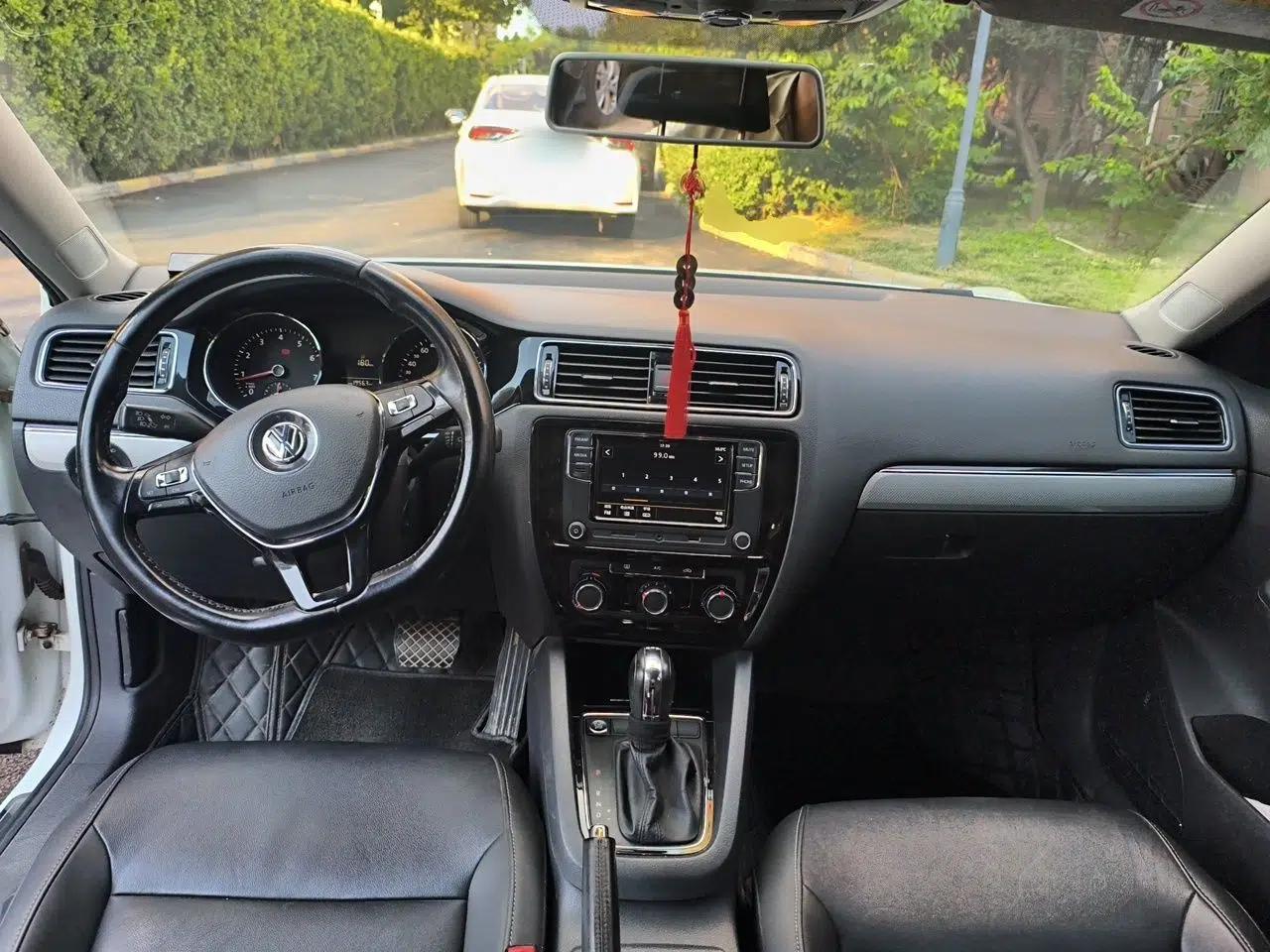 Volkswagen Sagitar 2017 230TSI Automatic Comfort Version — миниатюра 9