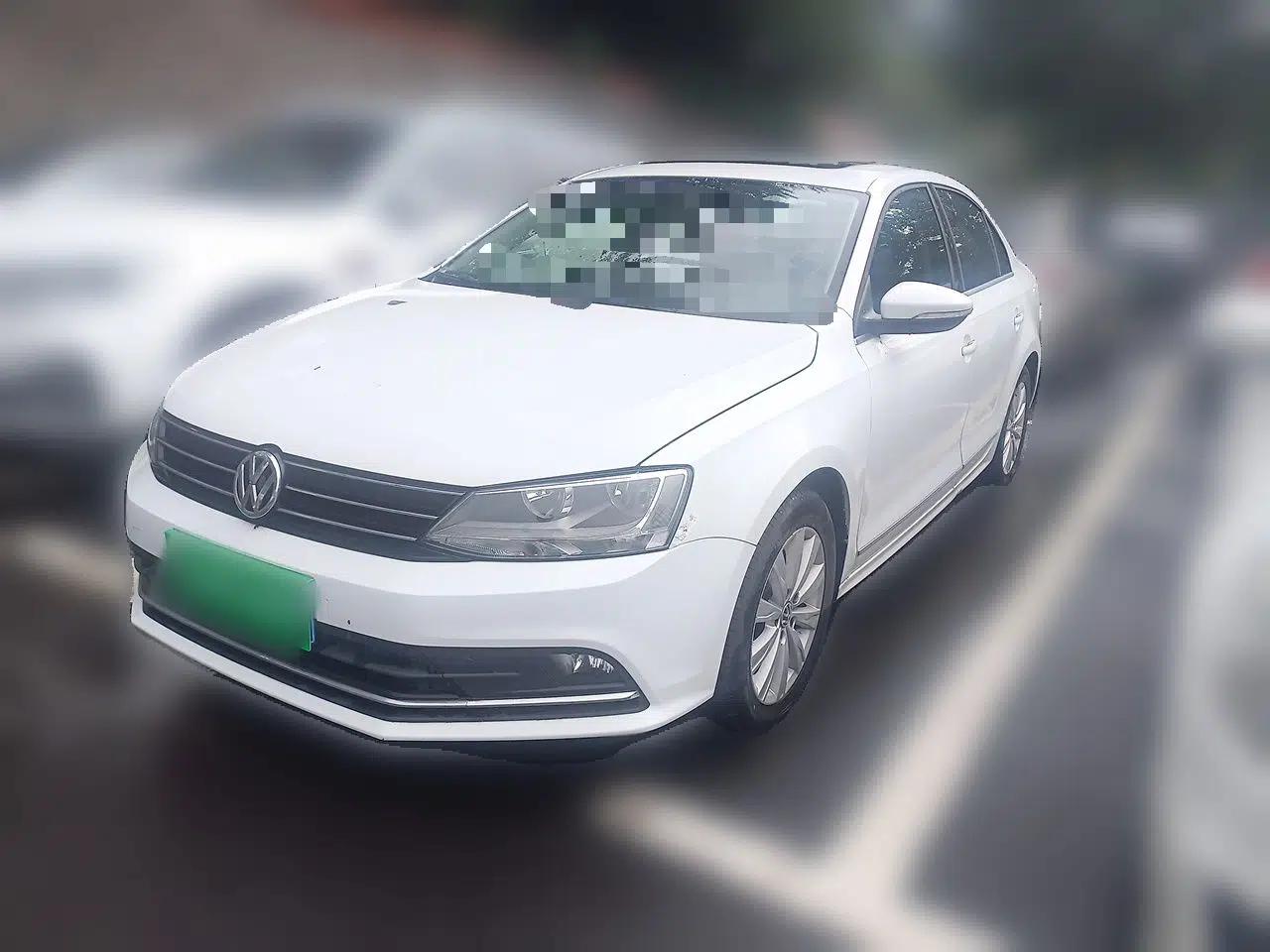 Volkswagen Sagitar 2015 1.6L Automatic Comfort Model — миниатюра 1