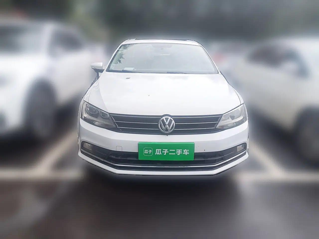 Volkswagen Sagitar 2015 1.6L Automatic Comfort Model — миниатюра 2