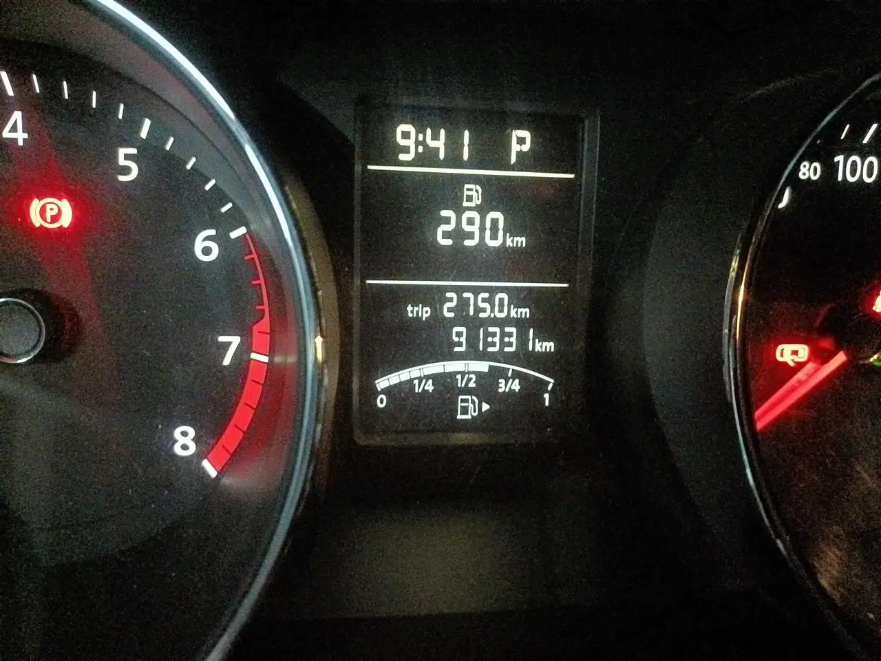 Volkswagen Sagitar 2015 1.6L Automatic Comfort Model — миниатюра 12