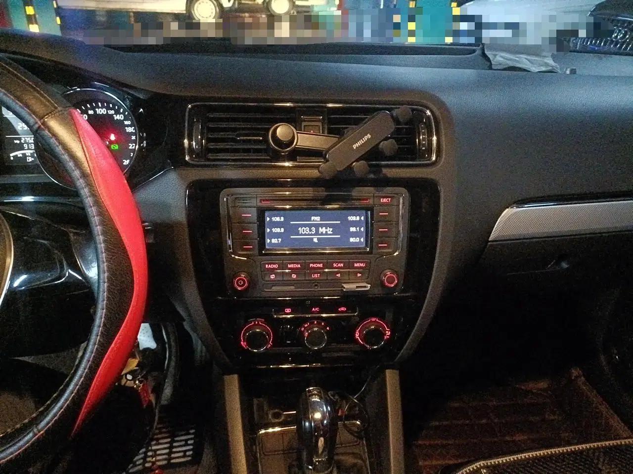 Volkswagen Sagitar 2015 1.6L Automatic Comfort Model — миниатюра 13