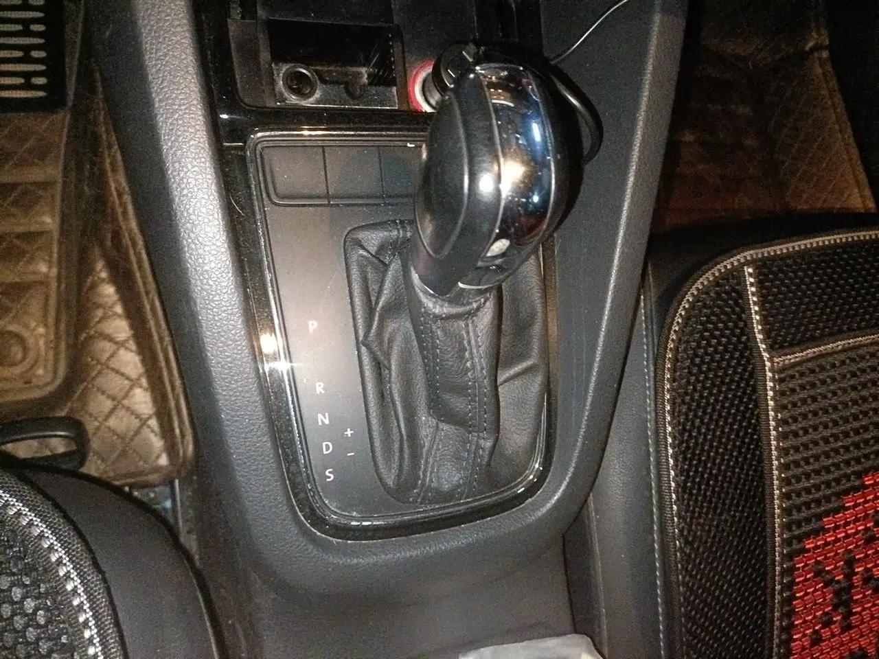 Volkswagen Sagitar 2015 1.6L Automatic Comfort Model — миниатюра 14