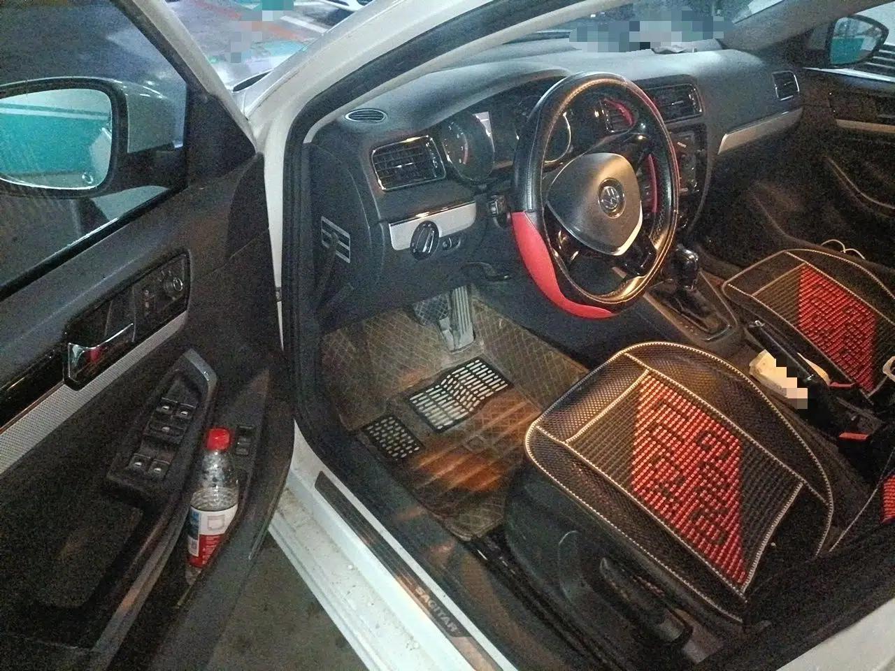 Volkswagen Sagitar 2015 1.6L Automatic Comfort Model — миниатюра 16