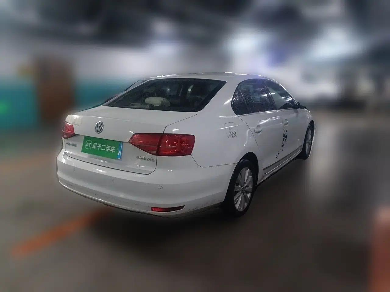 Volkswagen Sagitar 2015 1.6L Automatic Comfort Model — миниатюра 6