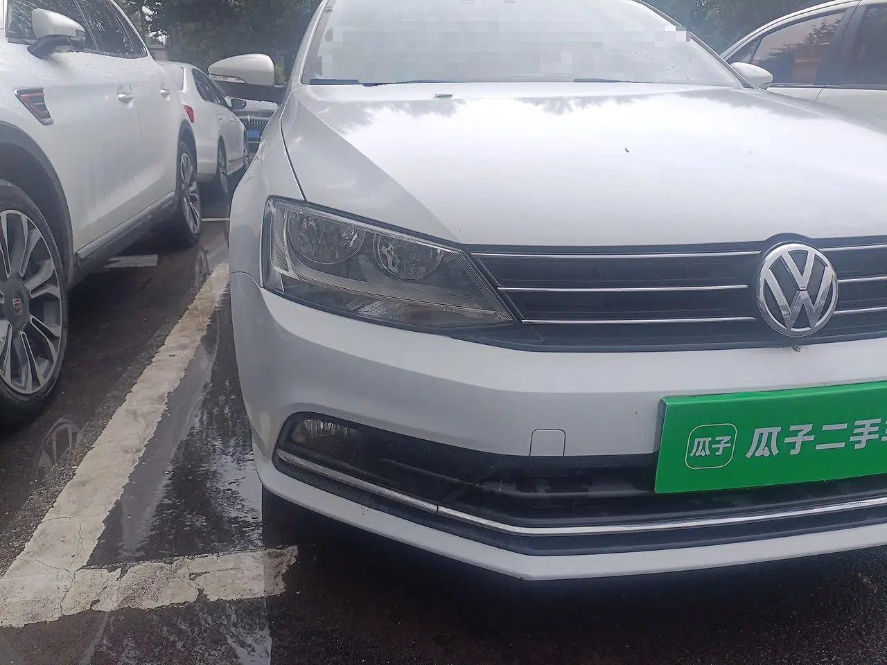 Volkswagen Sagitar 2015 1.6L Automatic Comfort Model — миниатюра 7