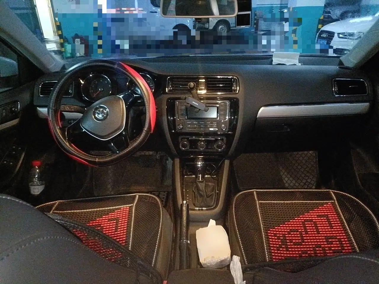 Volkswagen Sagitar 2015 1.6L Automatic Comfort Model — миниатюра 9