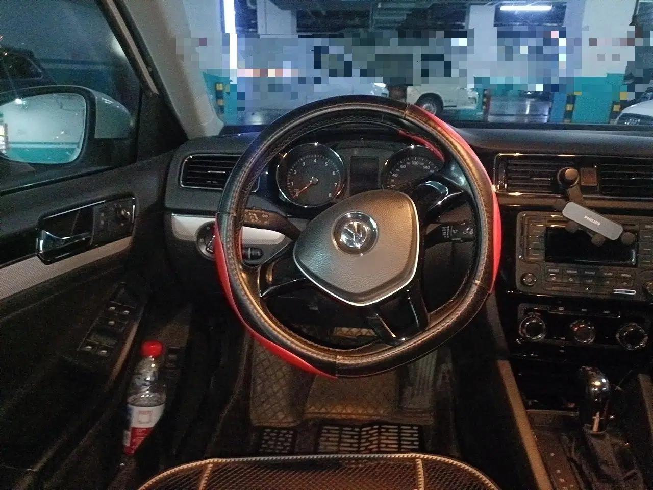 Volkswagen Sagitar 2015 1.6L Automatic Comfort Model — миниатюра 10
