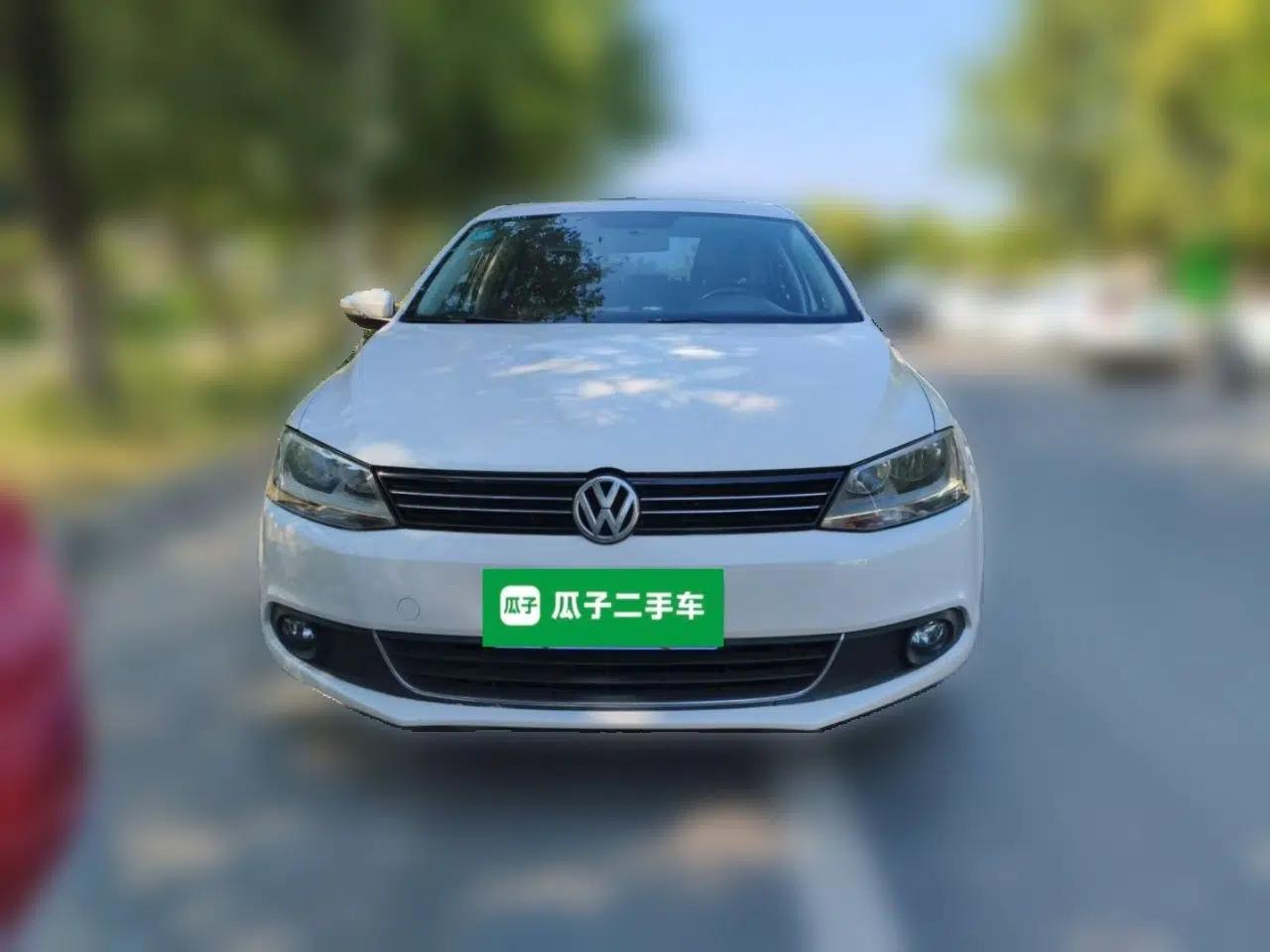 Volkswagen Sagitar 2012 1.6L Automatic Comfort Edition — миниатюра 2