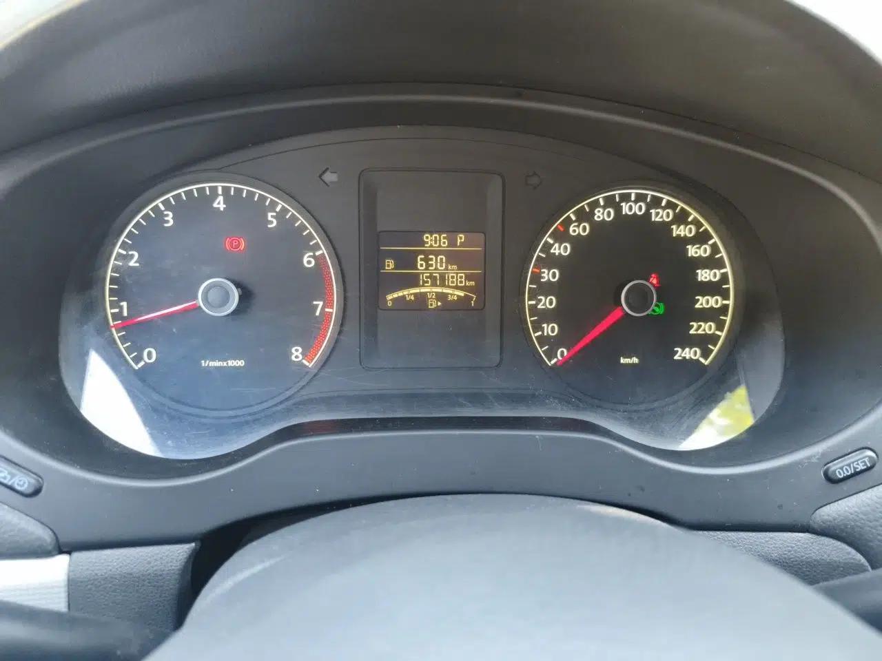 Volkswagen Sagitar 2012 1.6L Automatic Comfort Edition — миниатюра 11