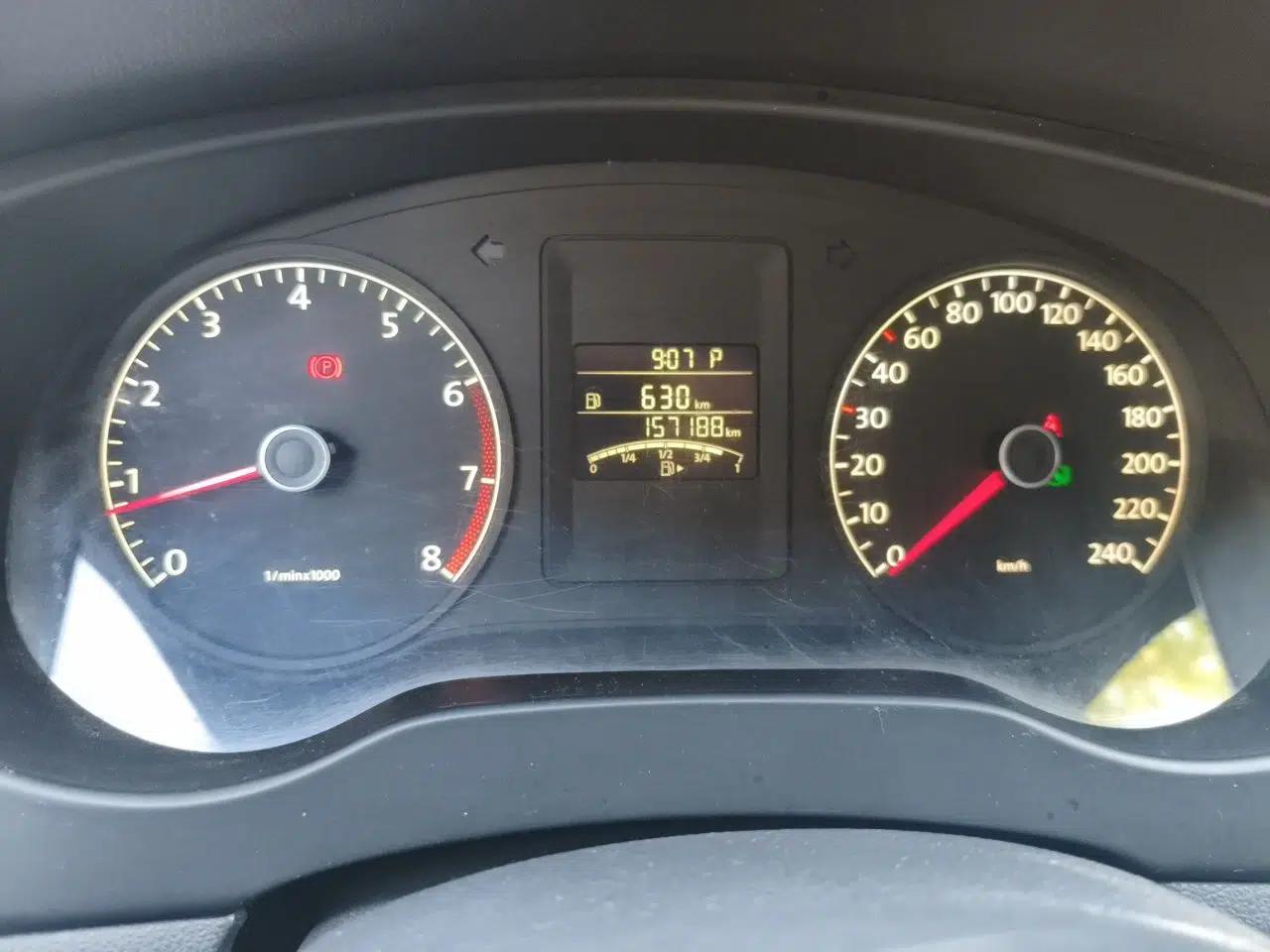 Volkswagen Sagitar 2012 1.6L Automatic Comfort Edition — миниатюра 12
