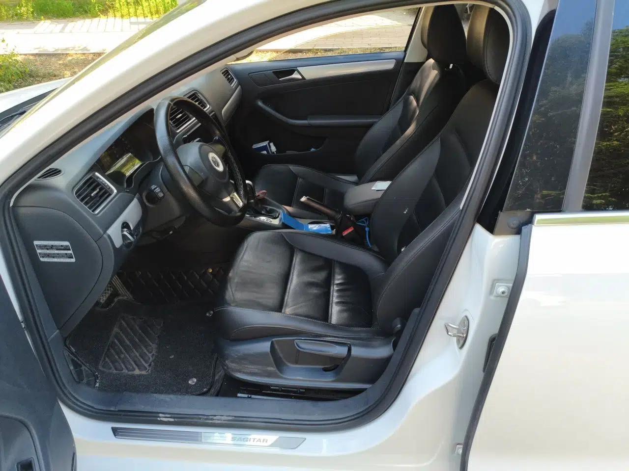 Volkswagen Sagitar 2012 1.6L Automatic Comfort Edition — миниатюра 15