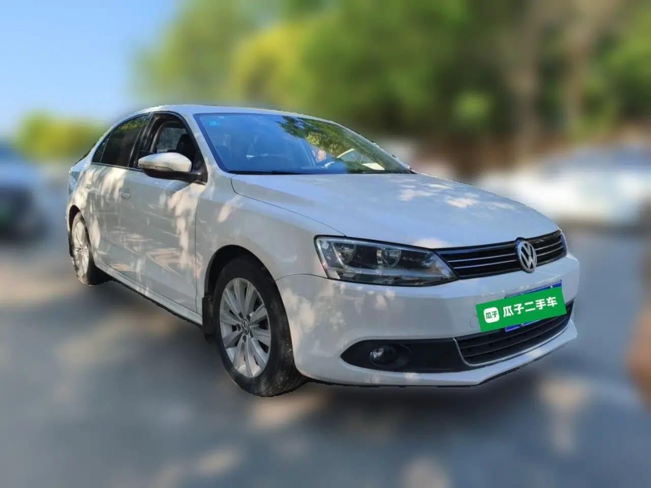 Volkswagen Sagitar 2012 1.6L Automatic Comfort Edition — миниатюра 3