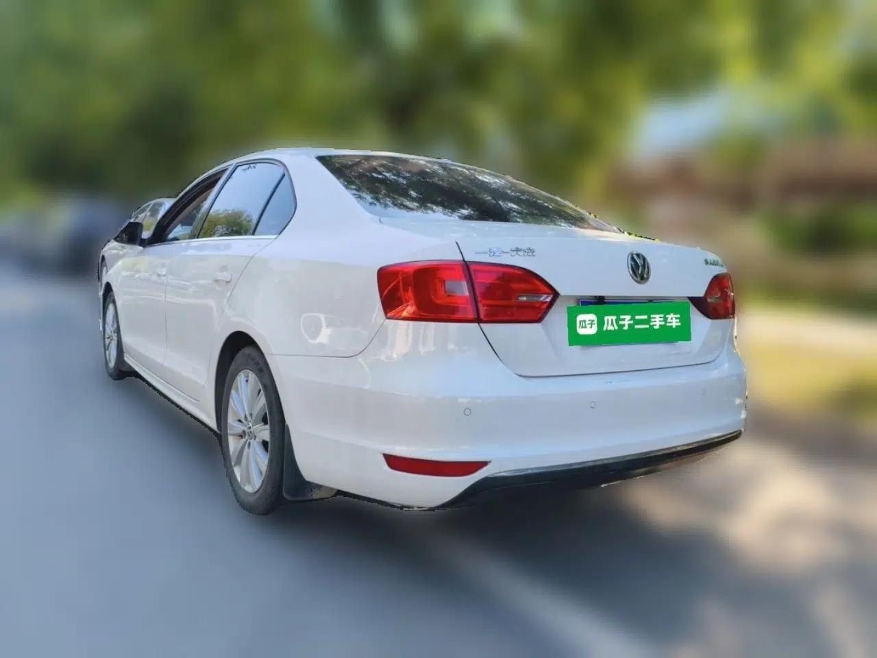 Volkswagen Sagitar 2012 1.6L Automatic Comfort Edition — миниатюра 4