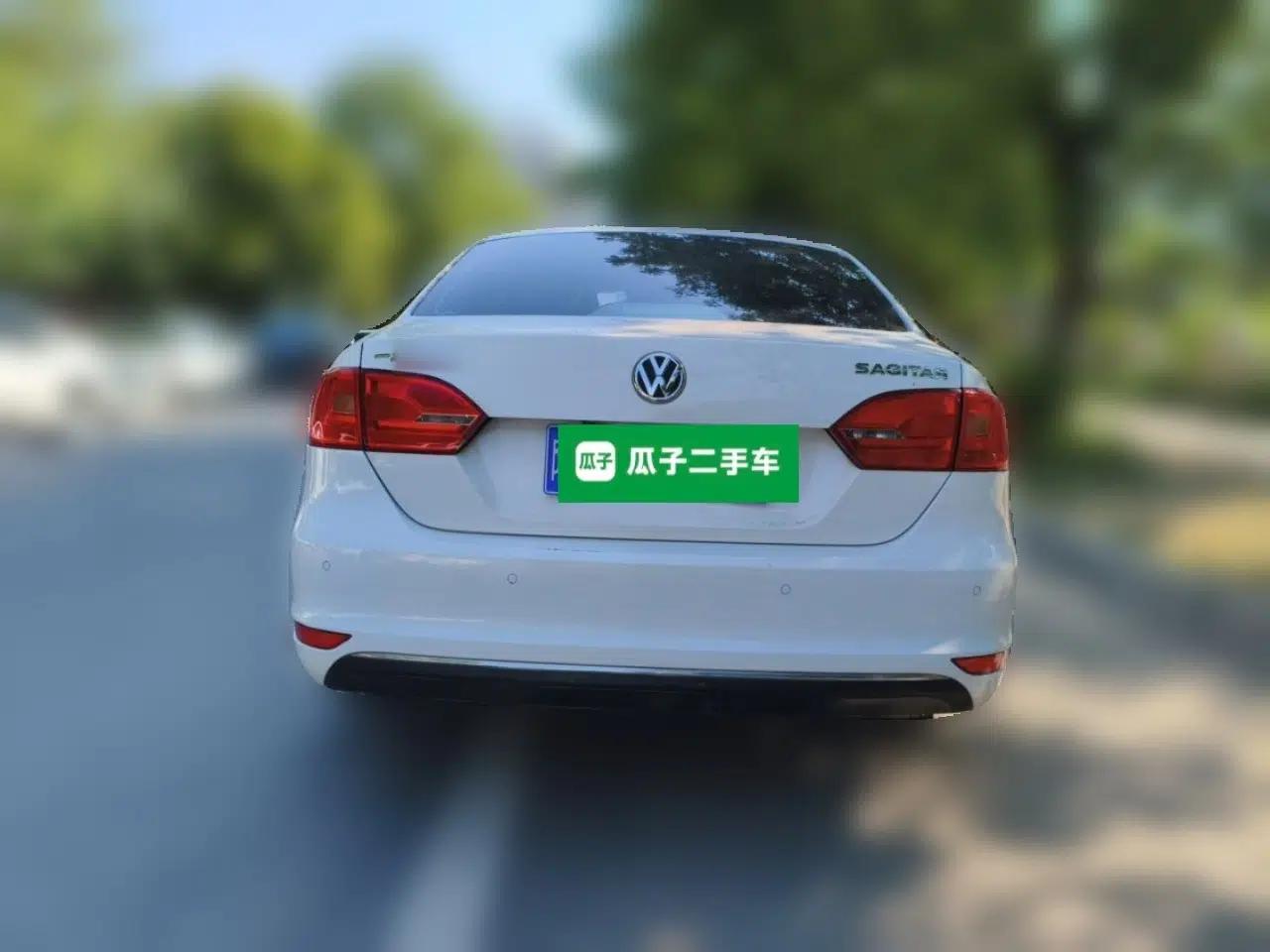 Volkswagen Sagitar 2012 1.6L Automatic Comfort Edition — миниатюра 5