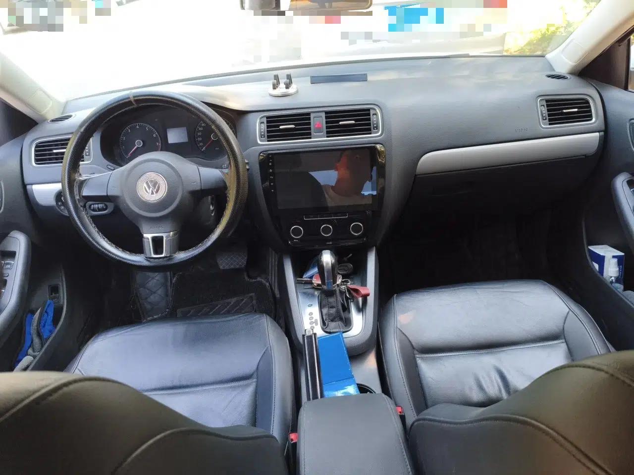 Volkswagen Sagitar 2012 1.6L Automatic Comfort Edition — миниатюра 9