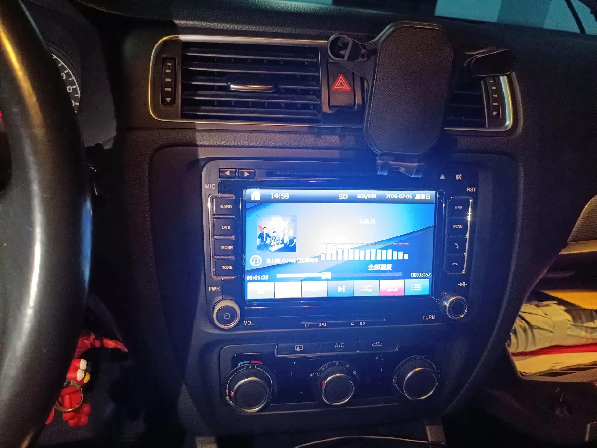 Volkswagen Sagitar 2014 1.6L Automatic Comfort Model — миниатюра 13