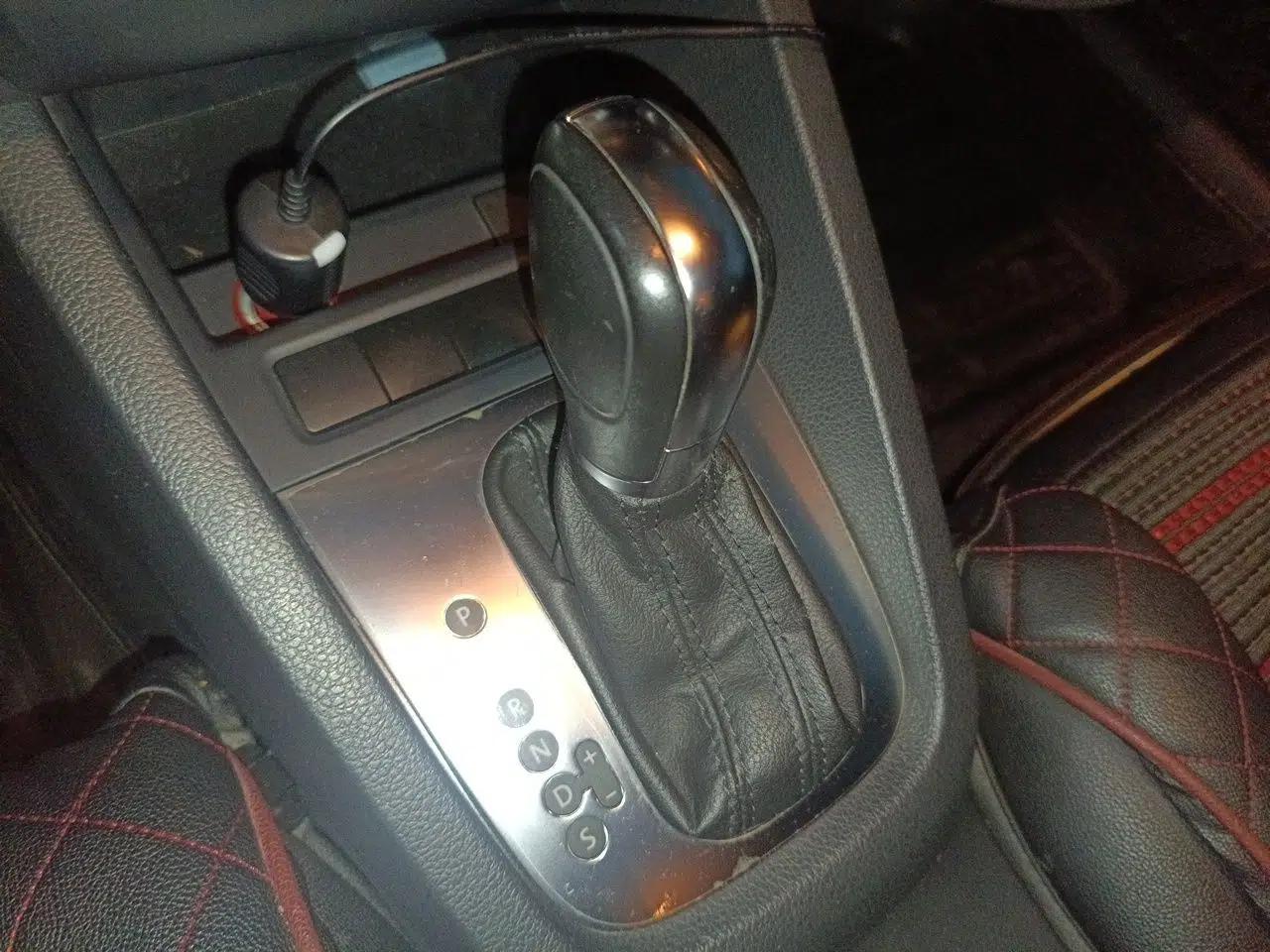 Volkswagen Sagitar 2014 1.6L Automatic Comfort Model — миниатюра 14