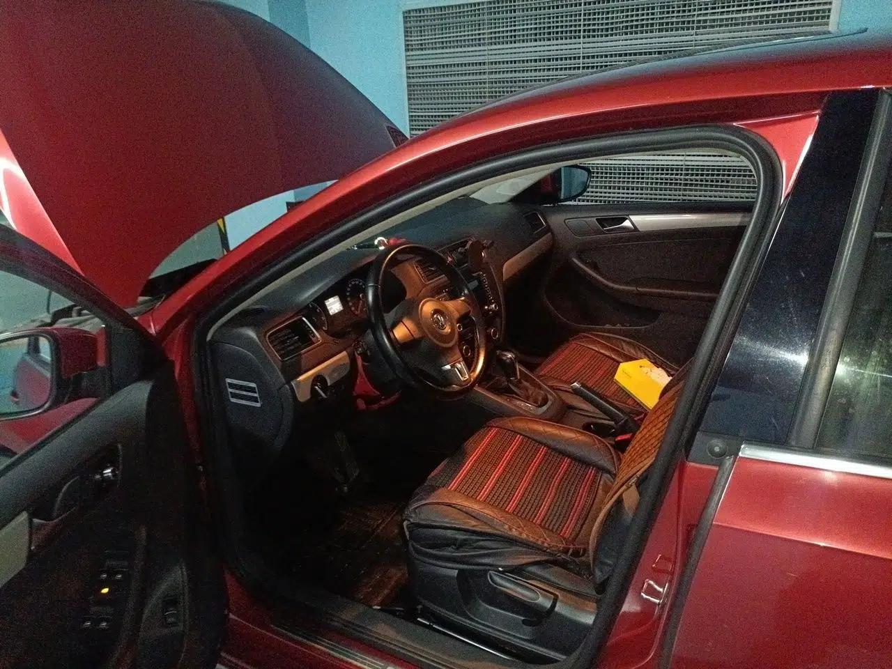 Volkswagen Sagitar 2014 1.6L Automatic Comfort Model — миниатюра 16