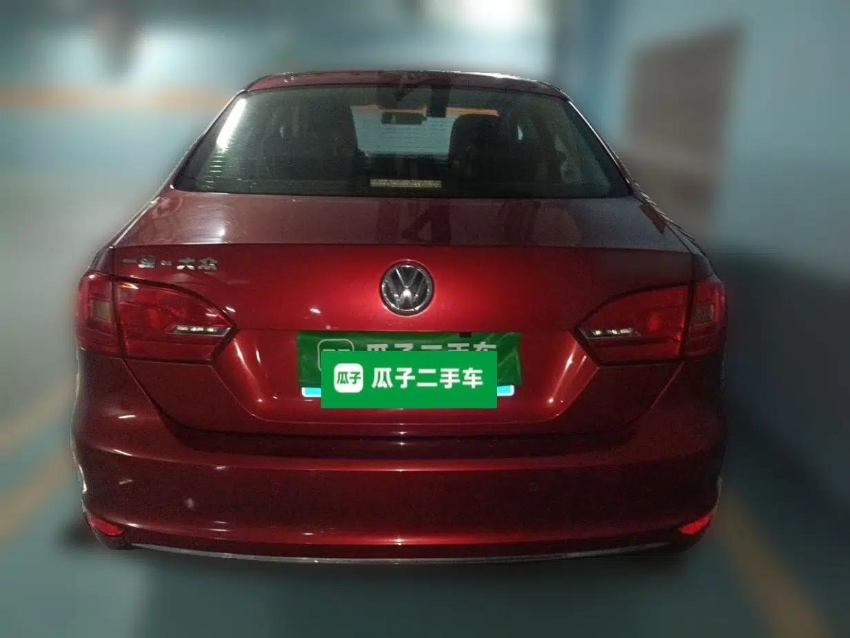 Volkswagen Sagitar 2014 1.6L Automatic Comfort Model — миниатюра 5