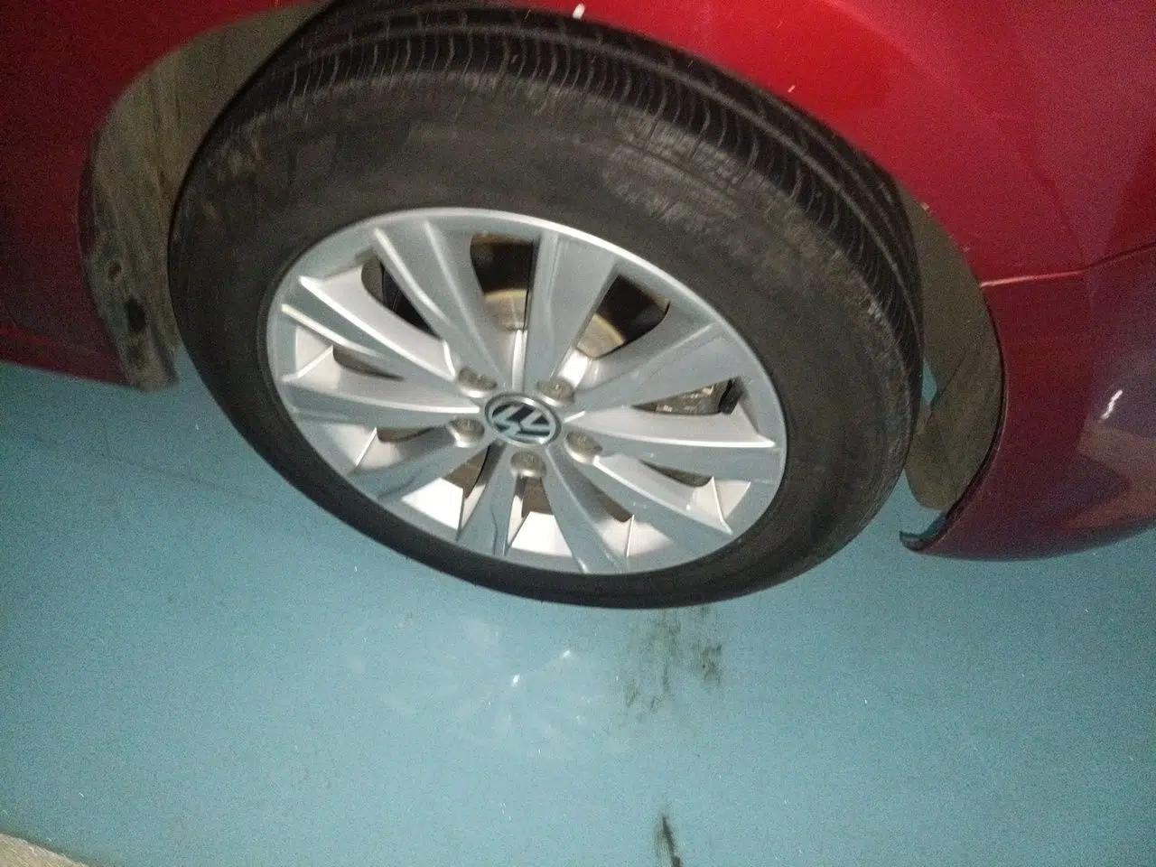 Volkswagen Sagitar 2014 1.6L Automatic Comfort Model — миниатюра 8