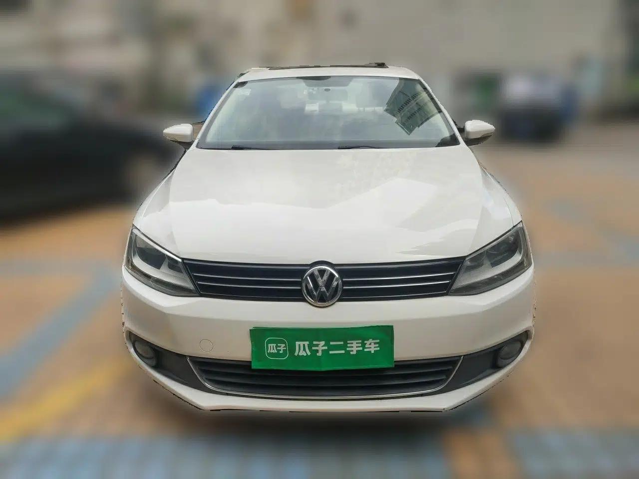 Volkswagen Sagitar 2012 1.6L Automatic Comfort Edition — миниатюра 2