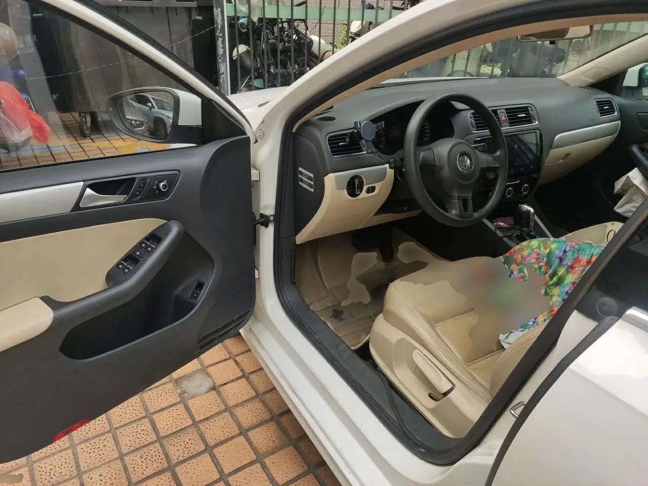 Volkswagen Sagitar 2012 1.6L Automatic Comfort Edition — миниатюра 16