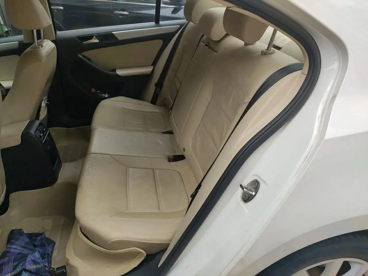 Volkswagen Sagitar 2012 1.6L Automatic Comfort Edition — миниатюра 17