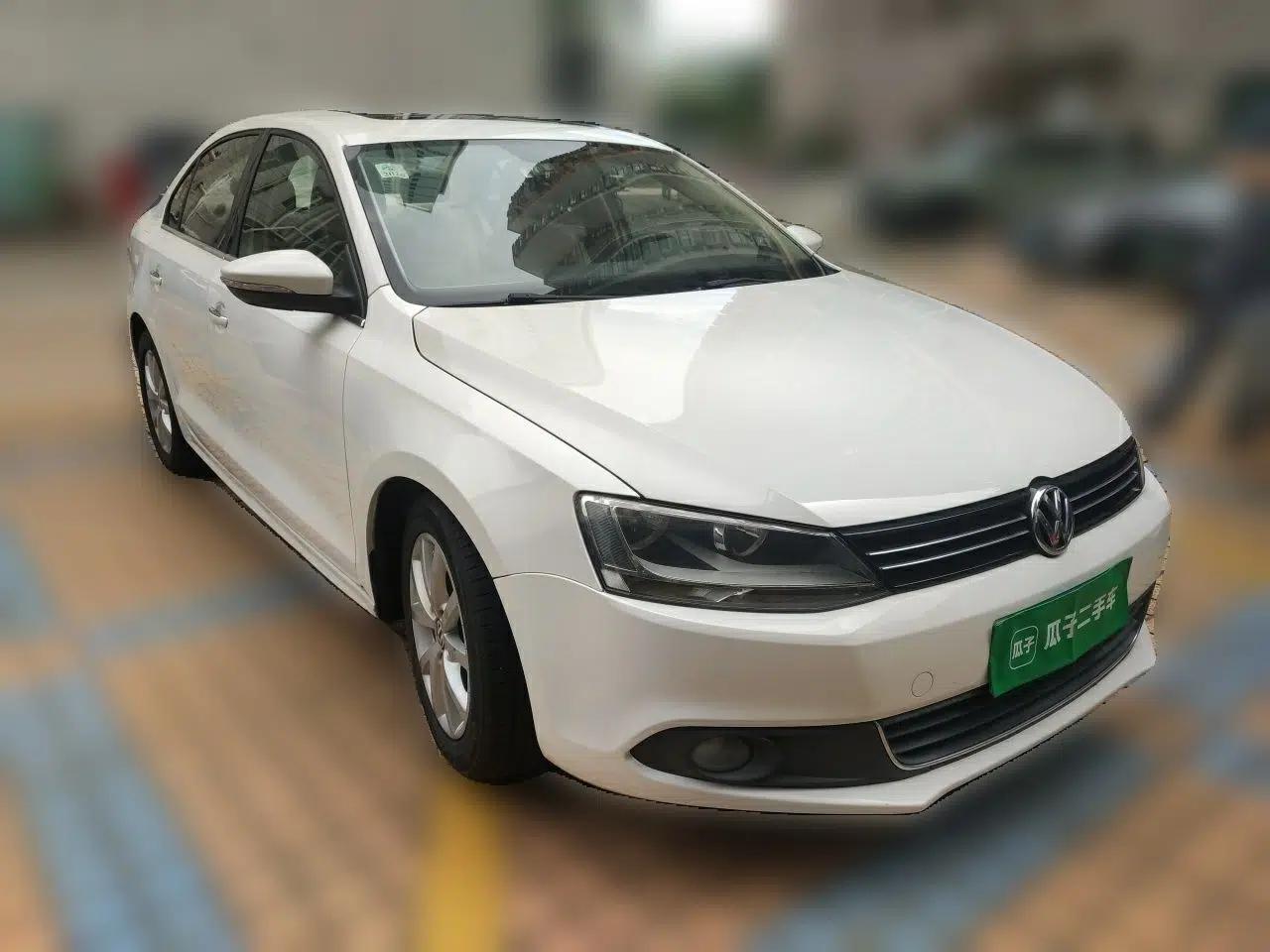 Volkswagen Sagitar 2012 1.6L Automatic Comfort Edition — миниатюра 3
