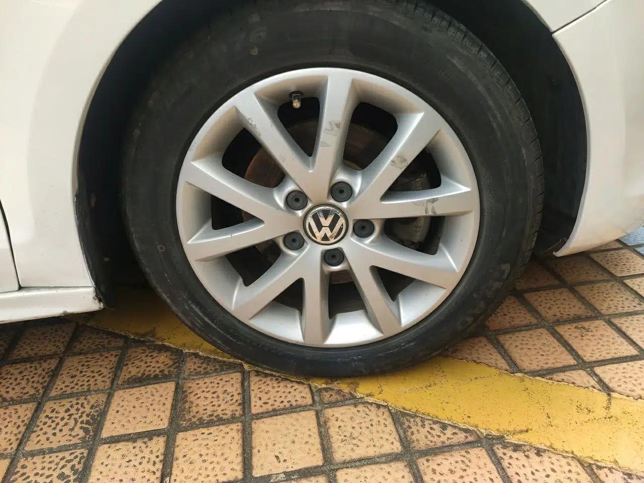 Volkswagen Sagitar 2012 1.6L Automatic Comfort Edition — миниатюра 8