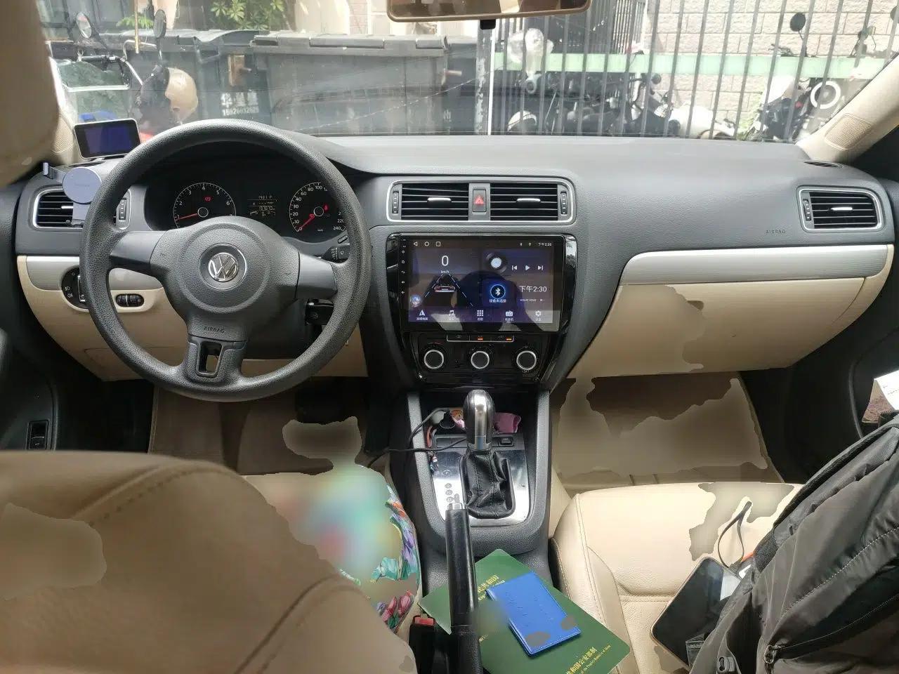 Volkswagen Sagitar 2012 1.6L Automatic Comfort Edition — миниатюра 9