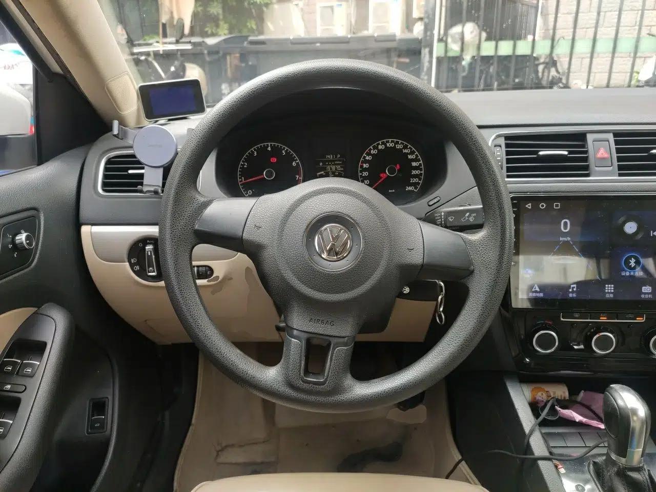 Volkswagen Sagitar 2012 1.6L Automatic Comfort Edition — миниатюра 10