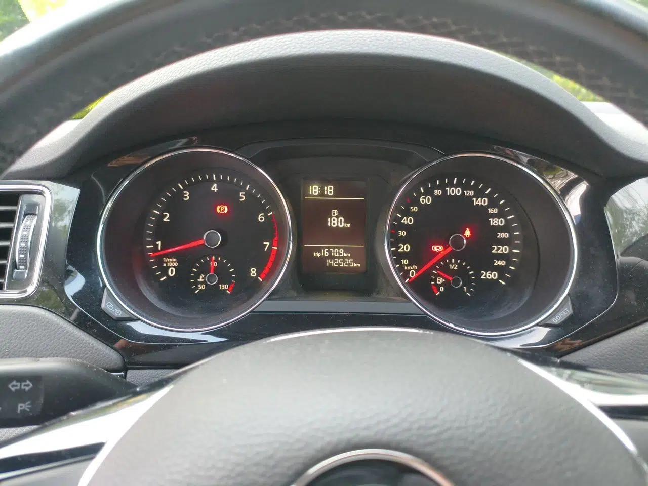 Volkswagen Sagitar 2017 230TSI Manual Comfort Model — миниатюра 11