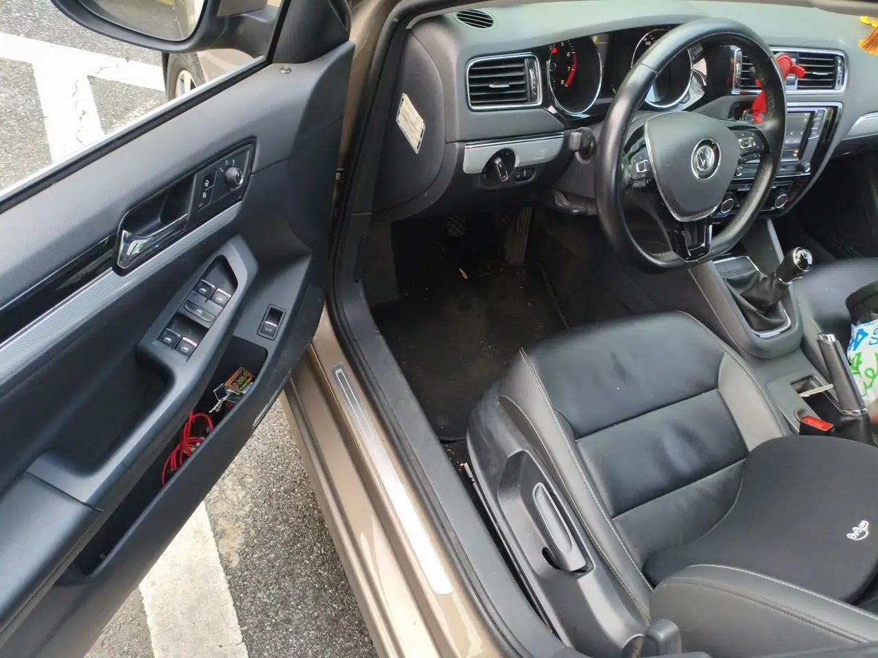 Volkswagen Sagitar 2017 230TSI Manual Comfort Model — миниатюра 16