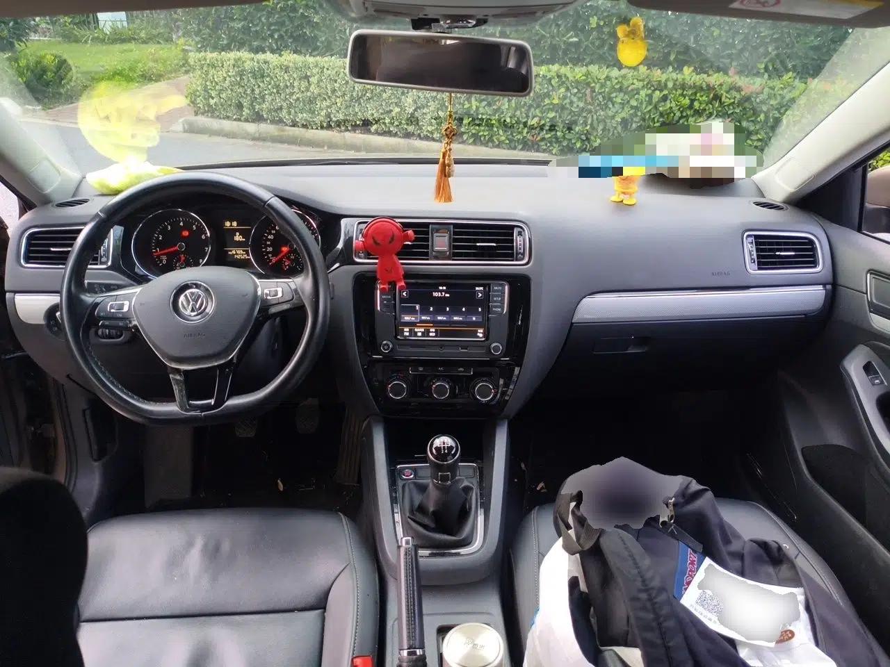 Volkswagen Sagitar 2017 230TSI Manual Comfort Model — миниатюра 9