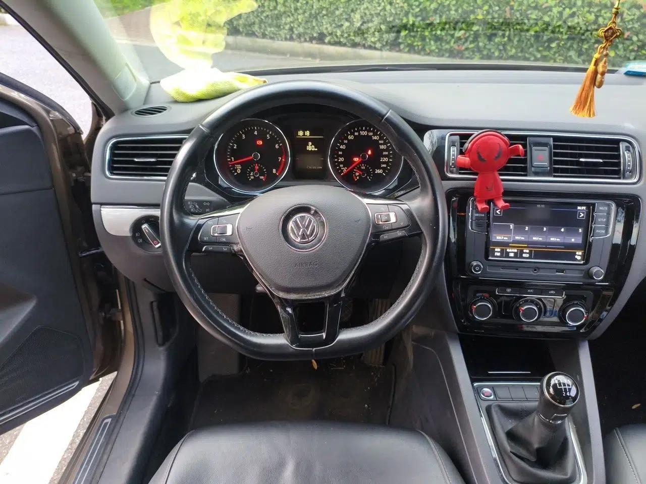 Volkswagen Sagitar 2017 230TSI Manual Comfort Model — миниатюра 10