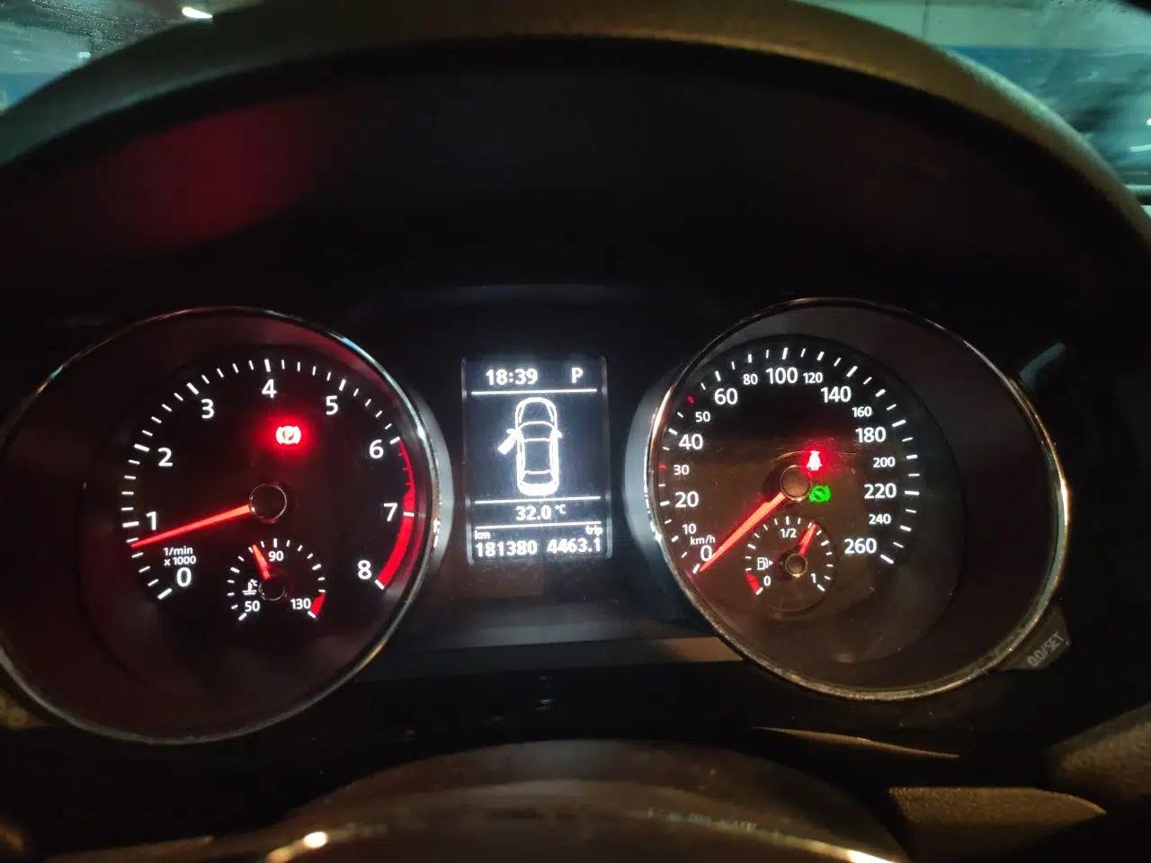 Volkswagen Sagitar 2018 180TSI DSG Prestige Edition — миниатюра 11