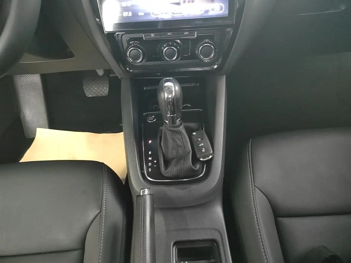 Volkswagen Sagitar 2018 280TSI DSG Comfort Model — миниатюра 22