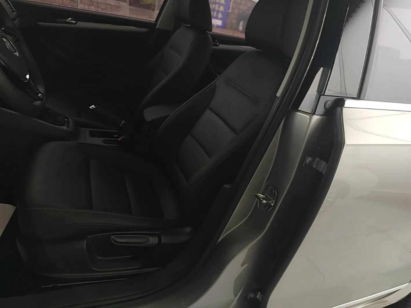 Volkswagen Sagitar 2018 280TSI DSG Comfort Model — миниатюра 23